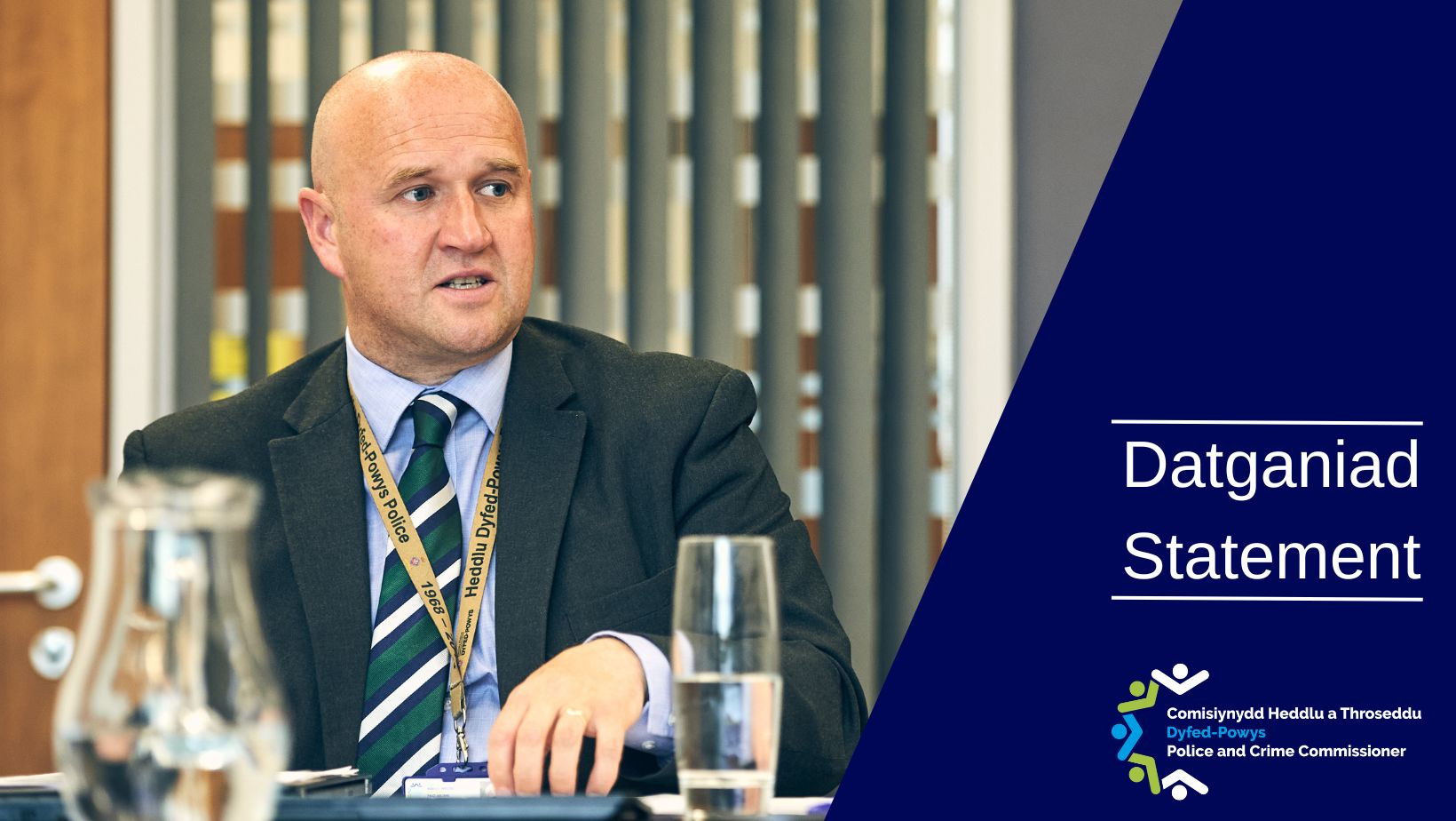 Hanfodol bod y Swyddfa Gartref yn atebol am eu diffyg cynllunio strategol ar gyfer darparu llety ceiswyr lloches, mynna Comisiynydd Heddlu a Throseddu Dyfed-Powys