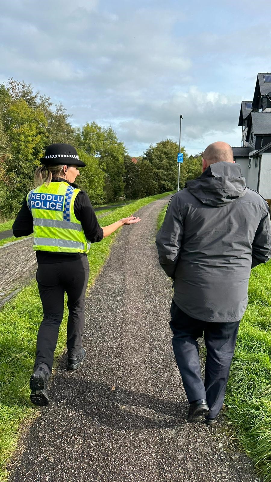 Comisiynydd yn cyfarfod â gwirfoddolwyr, cynrychiolwyr cymunedol, mentrau lleol ac elusennau yng Ngogledd Powys fel rhan o Ddiwrnod Ymgysylltu Cymunedol